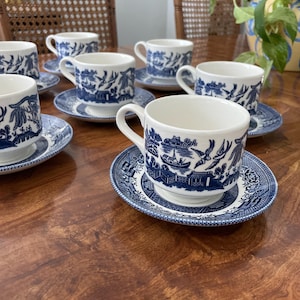 Beautiful 16 pc. Blue Willow china