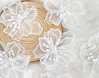 5 flores de encaje blanco con aplique de motivo floral 3D pequeño perla, aplique de encaje de organza, ribete de encaje blanco, vestido de novia de encaje nupcial coser