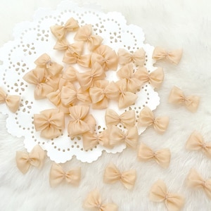 Mini papillon in chiffon color crema da 20 mm, fiocchi di nastro piccoli, fiocchi piccoli beige, applicazioni in miniatura, costumi per bambole, forniture per cucire, fiocchi artigianali