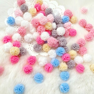 Mini pompon in colori pastello da 15 mm, pompon in tulle, mini pompon in colori misti per lavoretti, palline morbide con pompon, creazione di bambole, acconciature per bambini