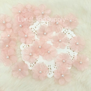 Fleurs de cerisier rose pâle 2,5 cm, petites fleurs artisanales de Sakura en tissu, appliques de mariée pour mariage à coudre, fabrication de costumes, fleur de perle 3D rose pastel