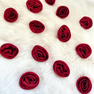10 rote Rosen, Satin Rosen, Nähapplikationen, Stoff Bastelrosen, rote Satinblumen, Verzierung, Blumenstrauß rosen