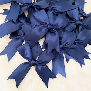 Grandi fiocchi blu navy da 3,5 pollici XL, fiocchi di nastro blu scuro, legati a mano a quadri sfilacciati, fiocchi per sacchetti regalo per bomboniere, grandi fiocchi regalo in raso Decor