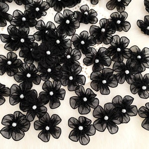 Flores de tela de gasa para manualidades, 30 piezas de apliques de flores  de perlas negras para ropa, flores de tela para diademas de bricolaje, ropa