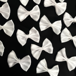Papillon in raso bianco 1,5" 12 pezzi fiocchi in tessuto, piccoli fiocchi per artigianato, fiocchi per costumi, applicazioni di fiocchi bianchi, fiocco da cucire, fiocchi di nastro bianco