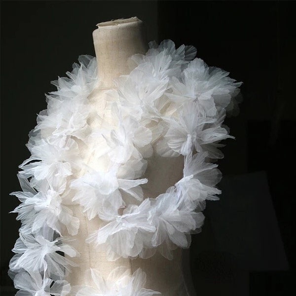 Bordure fleurs en tulle organza de soie blanche, motif floral appliqué 3D, bordure en dentelle blanche, grande applique pour robe de mariée en dentelle de mariée, conception de costumes