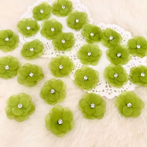 Avocado groene strass bloemen 12 stuks, kleine lagen naaien parel bloemen pastel, kostuum maken bloemen opnaaien groen bloemen appliqué motief