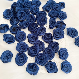 Marine-Blau Satin-Rosen 20 mm, Stoff-blaue Rosen, dunkelblaue Rosen kleine Handwerk Blumen Nähen Applikation Kartenherstellung Hochzeit Dekor blau Bögen