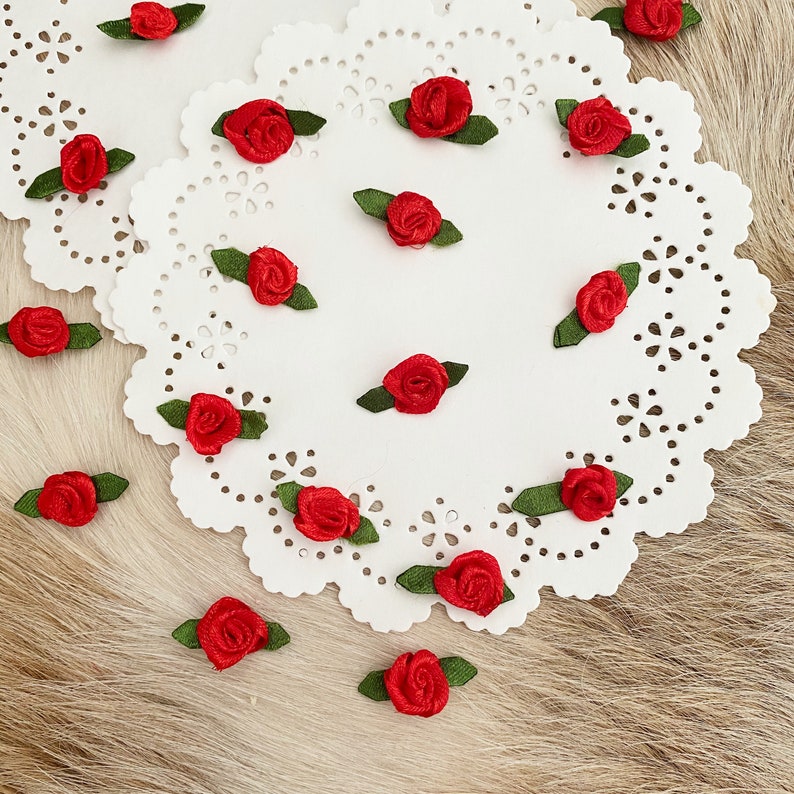 Favor Flower Satin Red Roses Small Red Roses Red Roses with Leaf 25-50pcs Tiny Craft Roses Mini Red Fabric Roses Wedding Rose Decor