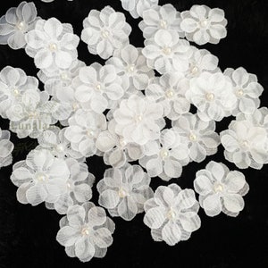 Fiori di ciliegio bianchi da 25 mm, fiori di stoffa bianchi, creazione di biglietti, applicazioni per costumi, fiori di perline, fiori per cucito, creazione di abiti da sposa