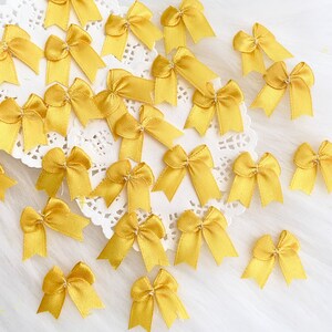 Fiocchi di raso di calendula 1 ", Fiocchi di nastro giallo, Piccoli archi artigianali, Artigianato autunnale, Decorazione autunnale, Fiocchi di cartoline di invito a nozze, Fiocchi di nastro Applique
