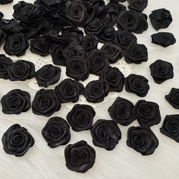 300 Mini Rose Di Nastro In Raso Nero Da 15 Mm - Applique Con Foglie Verdi Per Decorazioni Fai Da Te, Matrimoni, Bomboniere, Abbigliamento