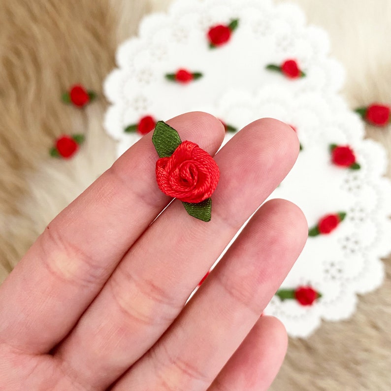 Favor Flower Satin Red Roses Small Red Roses Red Roses with Leaf 25-50pcs Tiny Craft Roses Mini Red Fabric Roses Wedding Rose Decor