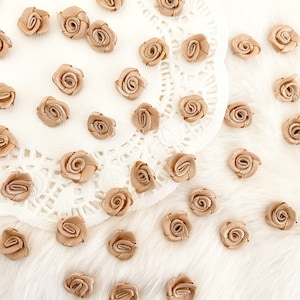 Pequenos botões de rosa de bronze de 15 mm, rosas douradas metálicas, rosas artesanais em pastel, costurar em flores, laços de latão, decoração floral de casamento, laços para lembrancinhas de festa