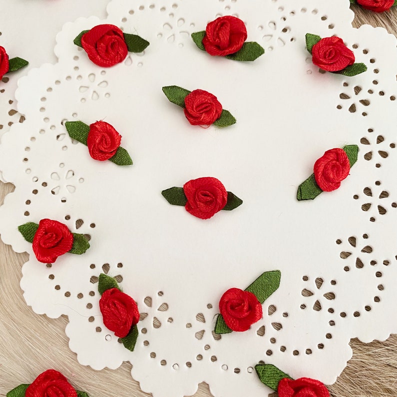 Favor Flower Satin Red Roses Small Red Roses Red Roses with Leaf 25-50pcs Tiny Craft Roses Mini Red Fabric Roses Wedding Rose Decor