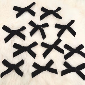 Fiocchi di velluto nero 12 pezzi 2", nastro di velluto, fiocchi fatti a mano, creazione di lingerie, cucito, applique, goth, cosplay, fiocchi, artigianato per capelli, creazione di biglietti