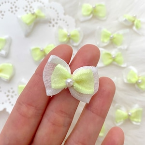 Organza Schleifen mit Perlen (15er Pack), 1 Zoll- Zweischichtige Schleifen, Schleifenschleifen zum Basteln, Handgemachte Nähapplique, Puppenherstellung, Mini-Fliege