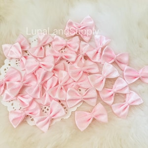 Roze ministrikjes 12st 1", roze lintstrikken, babyroze strikken, babyshowervoorraad, kleine strikken voor knutselen, appliqué kaarten maken