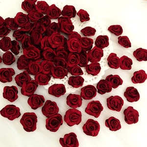 Rose di raso rosso vino, 15 mm, in edizione limitata, rose in tessuto rosso scuro, mini applique floreali, decorazioni per matrimoni, creazione di biglietti, cucito, piccole rosette rosse