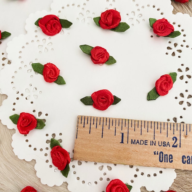 Favor Flower Satin Red Roses Small Red Roses Red Roses with Leaf 25-50pcs Tiny Craft Roses Mini Red Fabric Roses Wedding Rose Decor