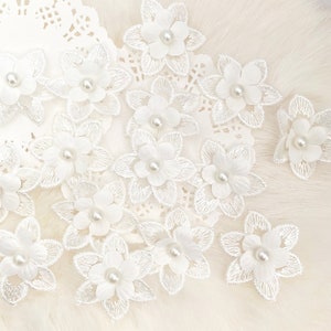 10 White Pinwheel Flowers with Pearl Small 3D Floral Motif Applique, Lace Applique, White Lace Trim, Bridal Lace Wedding Dress Sew on