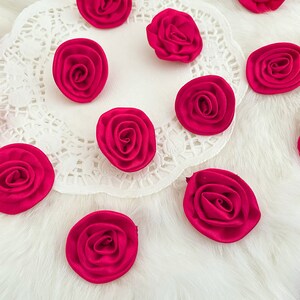10 Hot Pink Rolle Band Rosen, Rosa Satin Rosen, große Satin Rose Knospen, Nähen Blumen, Stirnband machen, Kostüm Applikation Stoff Rose