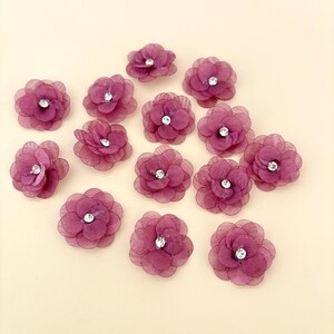 Flores de strass lilás 12 peças, camadas de flores pequenas para costura, flores de pérolas, fantasias para costurar, flores, apliques florais roxos e ameixa