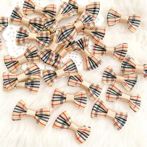 Fiocchi tartan scozzesi 12 pezzi, mini fiocchi scozzesi, piccoli fiocchi di nastro, mini papillon, confezione di fiocchi artigianali, fiocchi in grosgrain, nastro a quadri beige e marrone chiaro