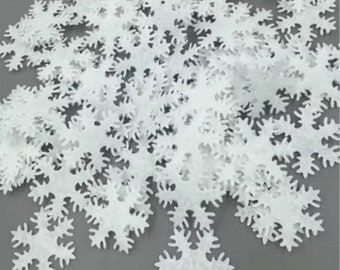 Mélange de 50 flocons de neige en feutre, flocons de neige découpés en forme de décoration de vacances de Noël, fabrication de cartes, fournitures de scrapbooking, feutre appliqué Noël rouge blanc vert