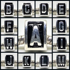 Letra, número, coração ou pingente "&" prateado (todas as letras e números disponíveis) para pulseiras europeias