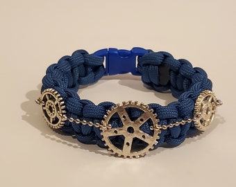 Hermosa pulsera de paracord inspirada en Steampunk en lavanda y plata
