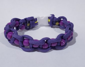 Pulsera de paracord con cuentas inspirada en la uva de MHA