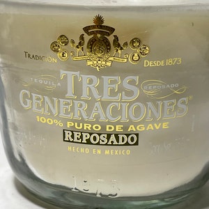 100% Sojawachs, ~ Tres Generaciones Reposado Tequila Schnapsflasche, Upcycled Cocktailkerze