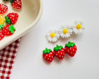 Strawberries and Daisies Fruits clips, Resin Hair Clips, Toddler Girl Hair clips, Barrettes, Hair Accessories