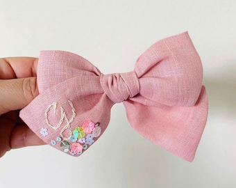 Personalized Baby Bow, Pink linen bow, nylon headband or alligator clip, custom monogram embroidered letter