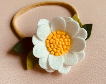 Daisy Headband or alligator clip, white felt flower, baby hair accessories, Floral headbands