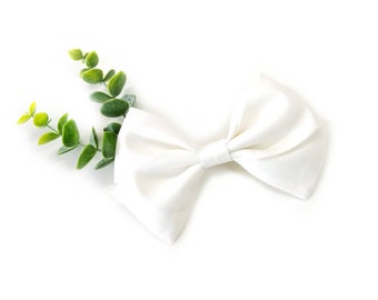 White Baby Bow, Nylon Headband or Hair Clip, baby headband, vanaguelite, alligator clip, baby girl, fabric bow.