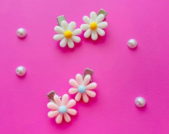 Daisy Hair Clips, Baby Toddler Tiny Hair Clips, Set of 2 mini Barrettes, Hair Accessories