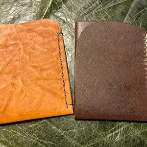 Cartera de cuero minimalista cosida a mano