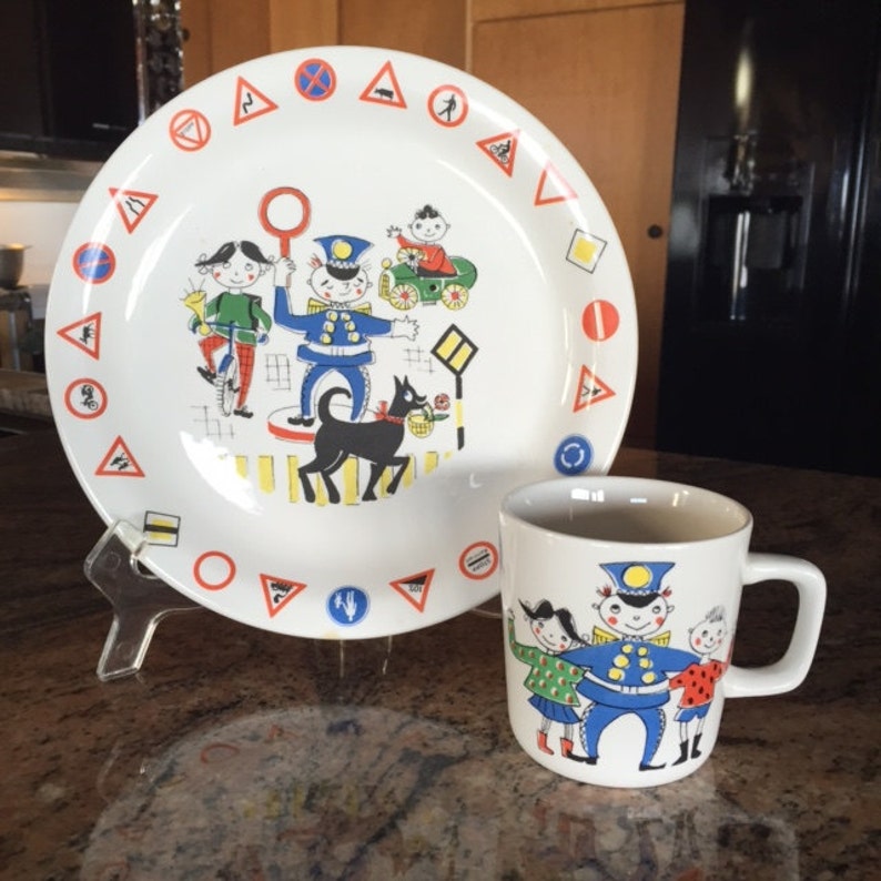 FREE SHIPPING Norwegian Stavanger Flint Child set Plate 8.5 inch and Cup by Inger Waage called Trygg Trafikk