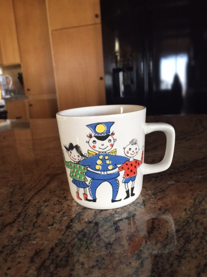 FREE SHIPPING Norwegian Stavanger Flint Child set Plate 8.5 inch and Cup by Inger Waage called Trygg Trafikk