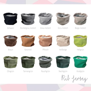 Könnte beinhalten: Eine Auswahl an Farben von gerippten Strick-Halswärmern, darunter Schwarz, Grau, Beige, Braun, Grün und mehr. Die Halswärmer sind auf einem weißen Hintergrund mit dem Text "Rib Jersey" unter dem Bild dargestellt.