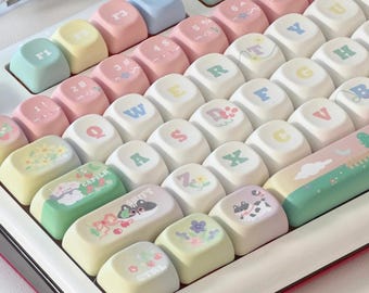 Pastell Katze & Obst Runde Tastenkappen-Set 131 Tasten Weiß PBT Dye Sublimation XOA Profil Licht Frühling Sommer Tastatur Tastenkappen Katzenliebhaber Schreibtisch Dekor