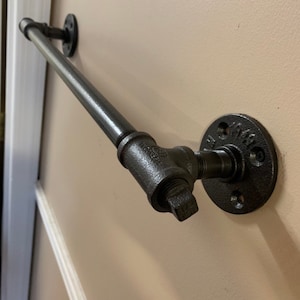 Toallero de baño industrial con barra de hierro forjado, estilo steampunk Hampton, diseño industrial