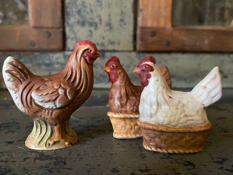 Primitive Chalkware Chicken 2\u201d white on nest