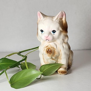 Brinns Cat Planter Tan and White Cat
