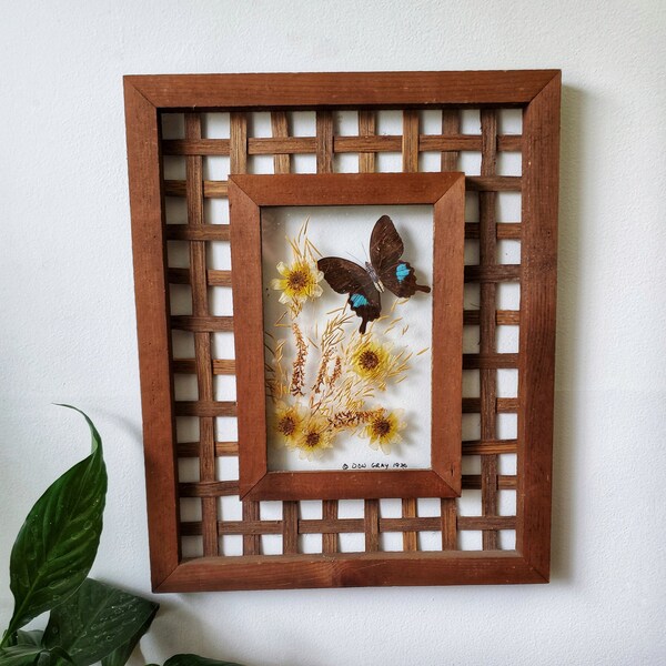 Pressed Flower and Butterfly Art // Vintage Lattice Picture Frame // Wood lattice frame //  Retro home decor // Boho Home Decor