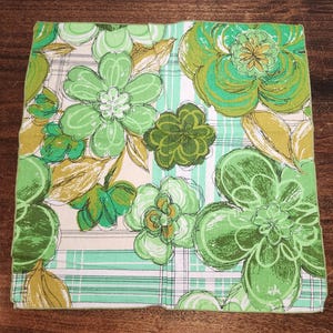 Four VTG Green Floral Napkins