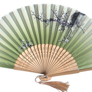Waaier handwaaier zomerwaaier mint lichtgroen nylon stof, afmetingen open: ca. 37 x 21 x 2,5 cm, 1 stuk