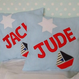 2 x Cuscino personalizzato per neonati gemelli, per bambini, per il primo compleanno, orsacchiotto, regalo di battesimo, decorazione per camera da letto, barca blu, nautico, doccia